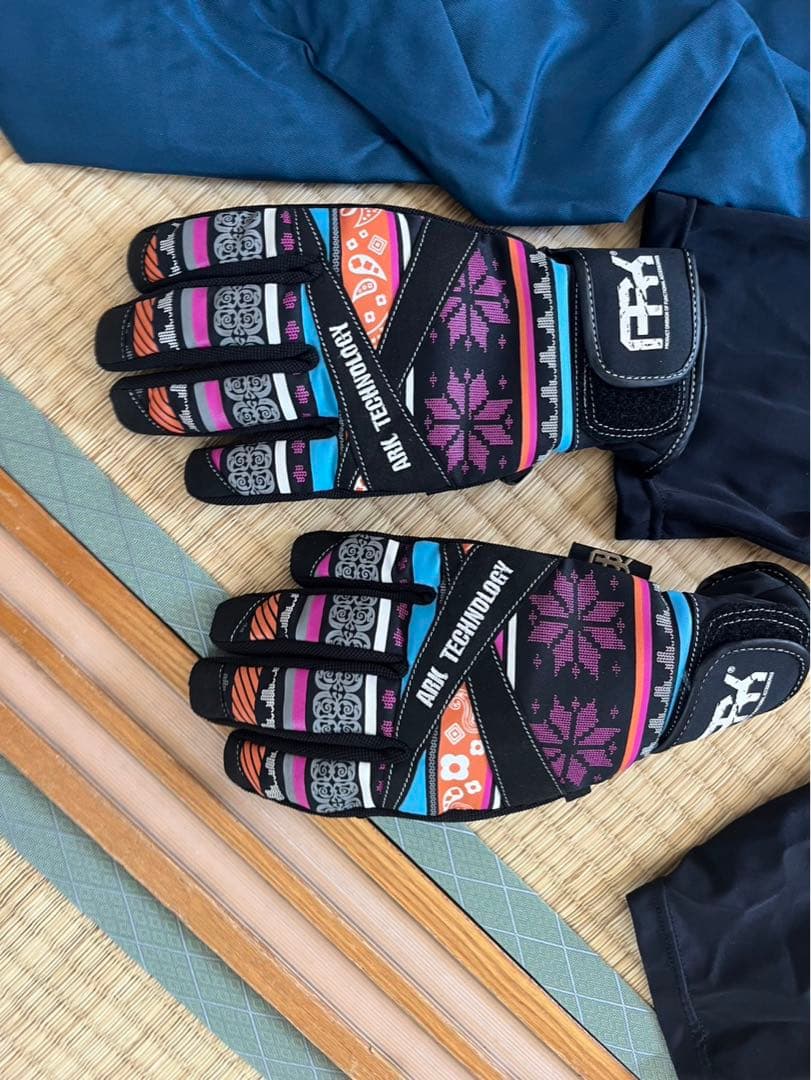 スノボウェア(ゴーグル、手袋付き)