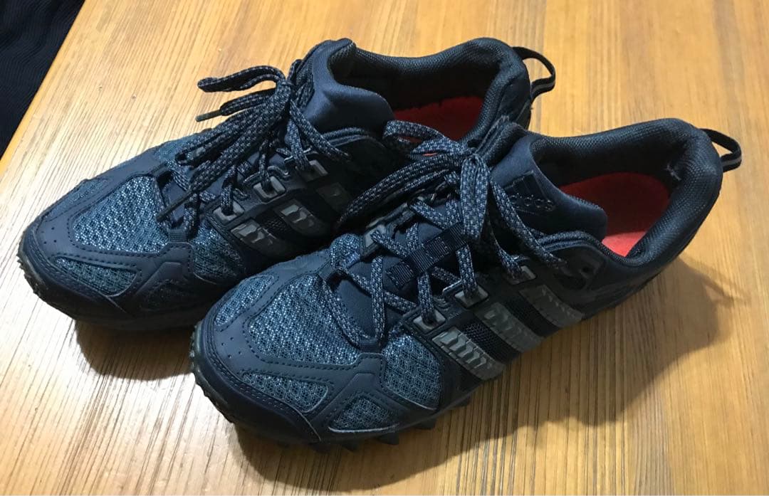 adidas【ランニングシューズ】