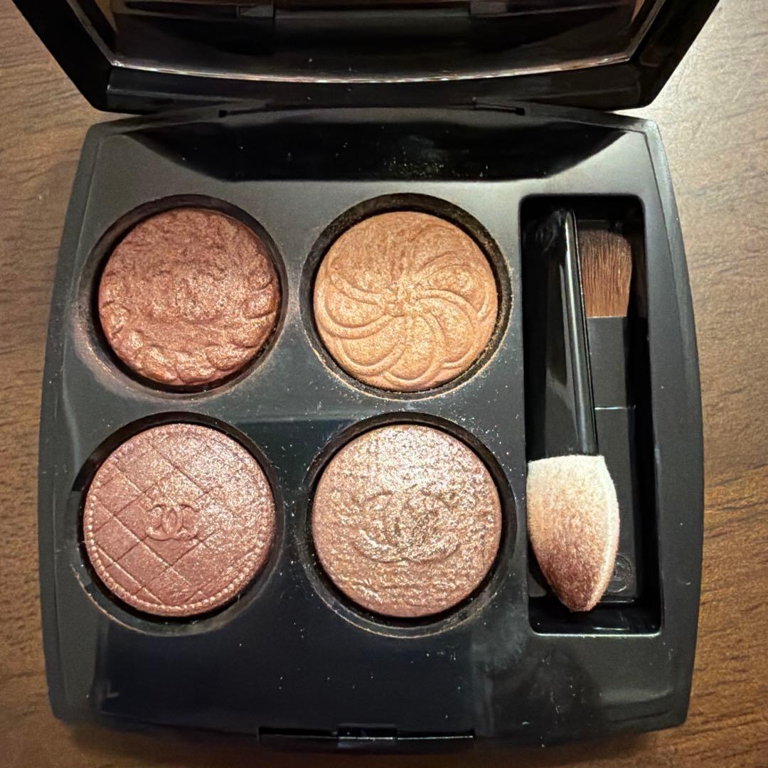 p*a様 CHANEL レ キャトル オンブル ブトン 219 - ブトン クチ