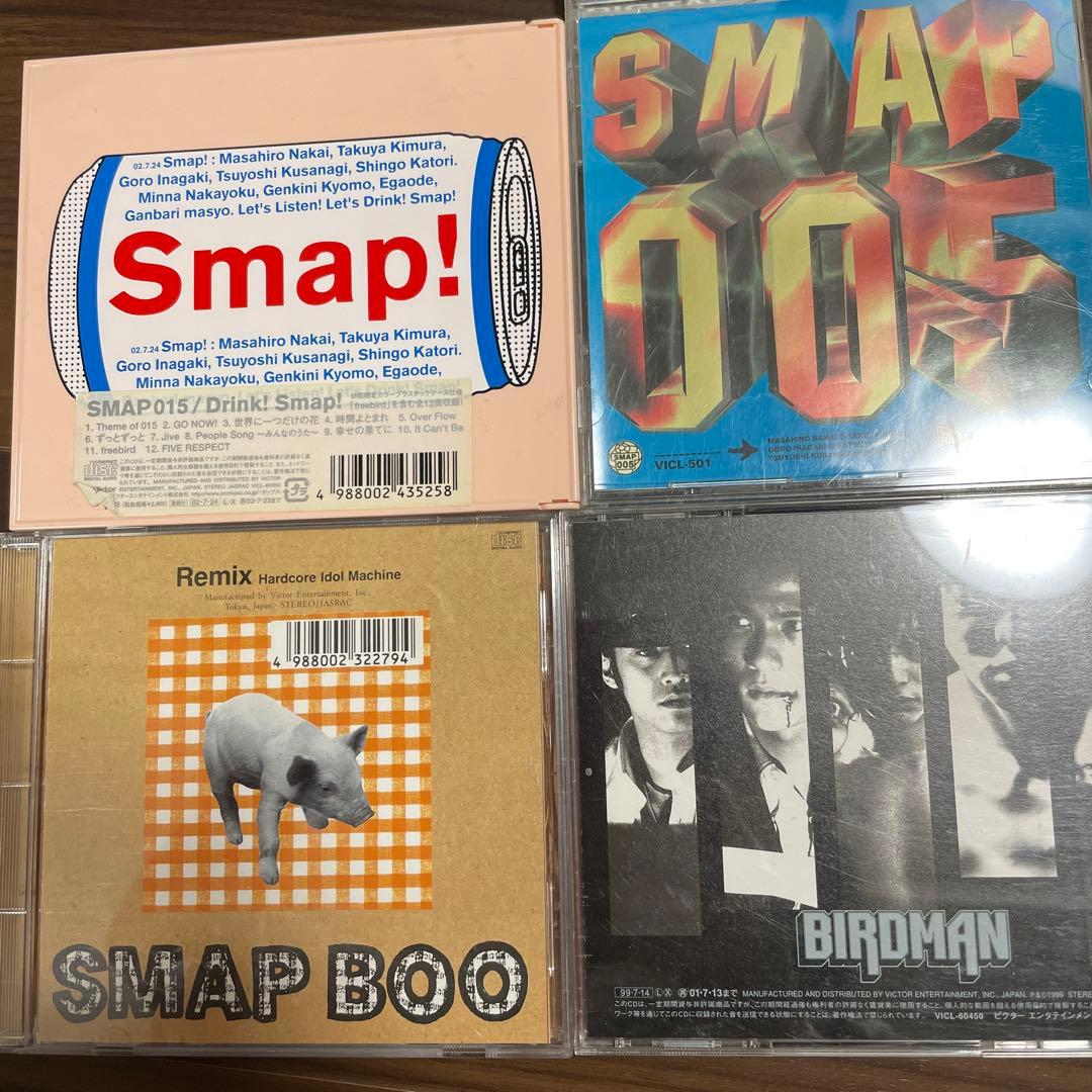 SMAPビデオ8本、CD9本、本7冊、ノート1冊、コンサートのパンフレット3冊