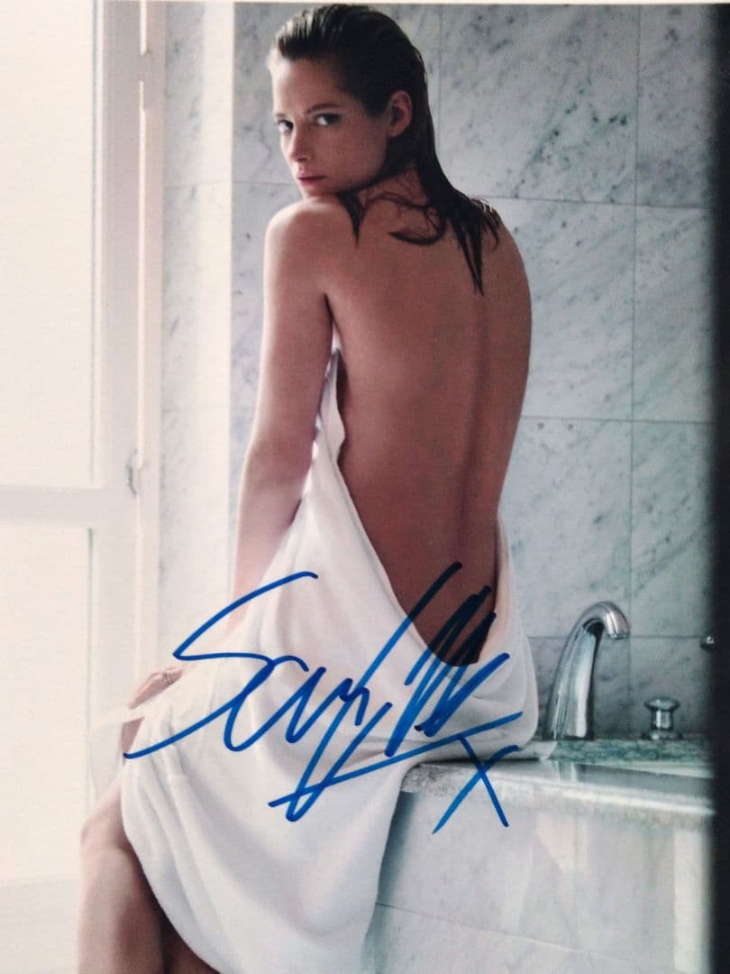 セール中…シエンナ・ギロリー直筆サイン入り超大型写真…『バイオハザード』シリーズ