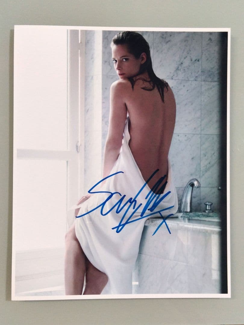 セール中…シエンナ・ギロリー直筆サイン入り超大型写真…『バイオハザード』シリーズ