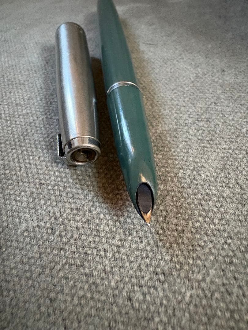 K*a様 緑色 キャップ式 万年筆／パーカー万年筆51
