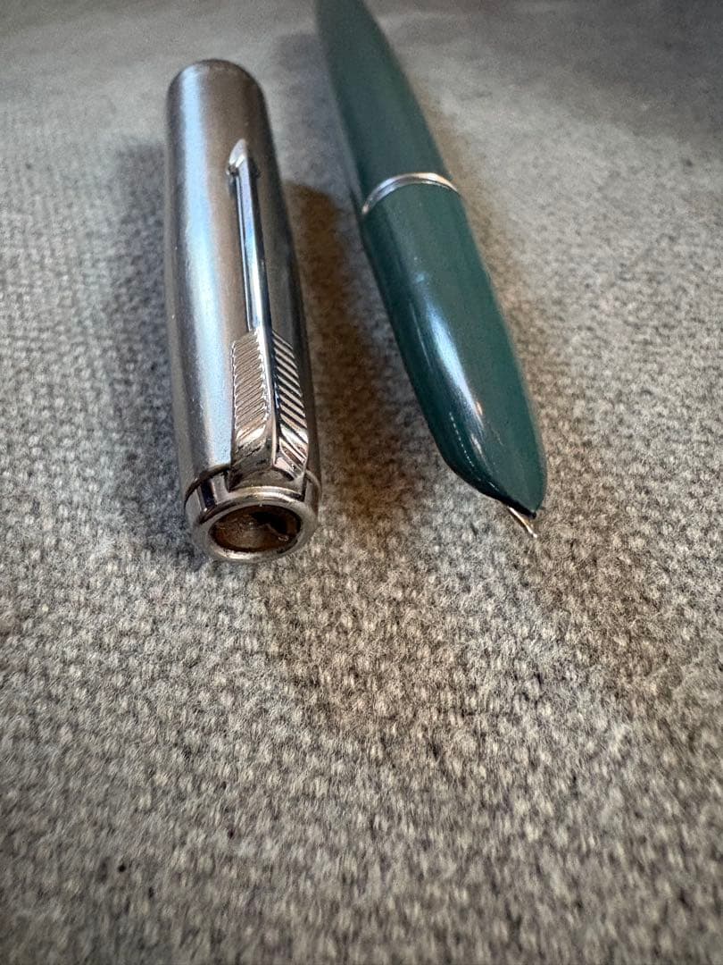 K*a様 緑色 キャップ式 万年筆／パーカー万年筆51