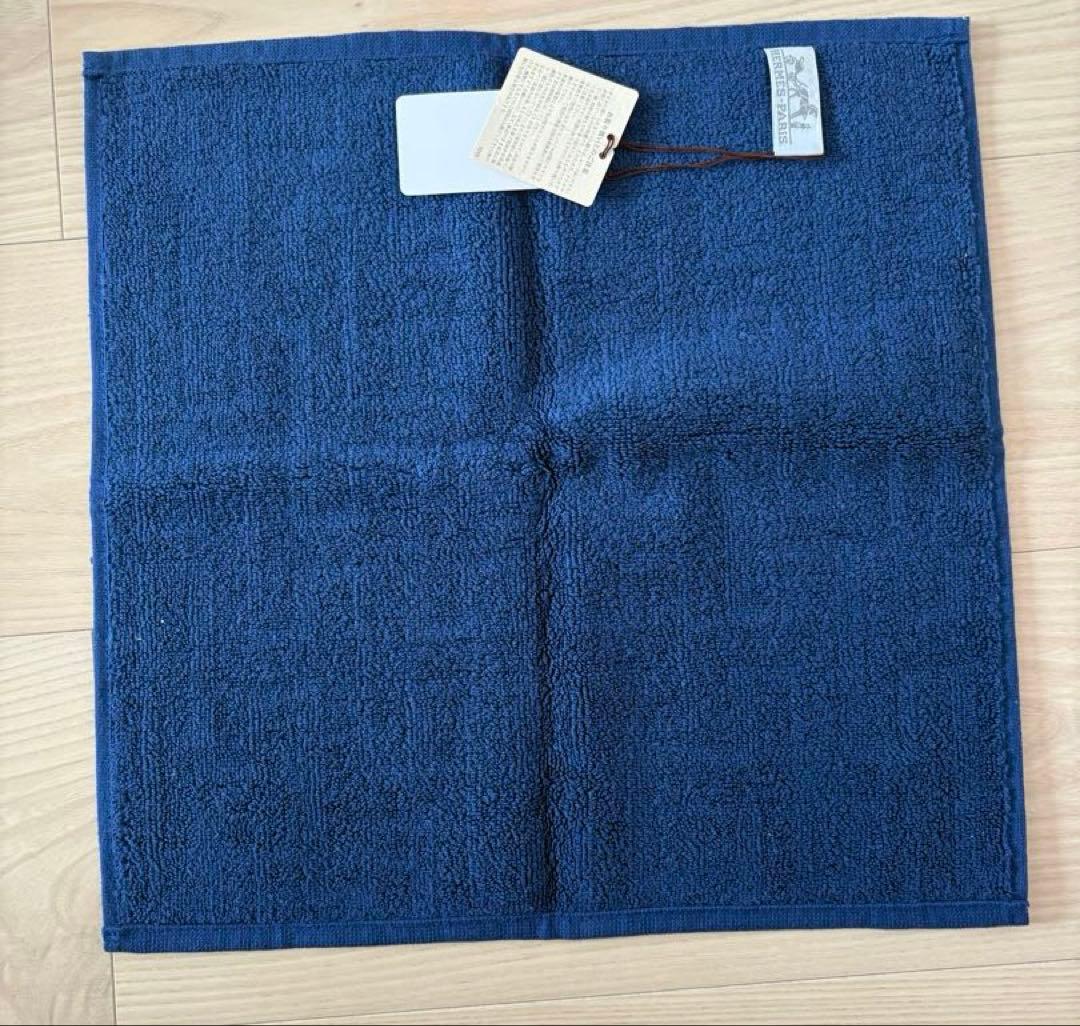 新品　HERMES ハンドタオル　カレ・タオル 《ステアーズ》