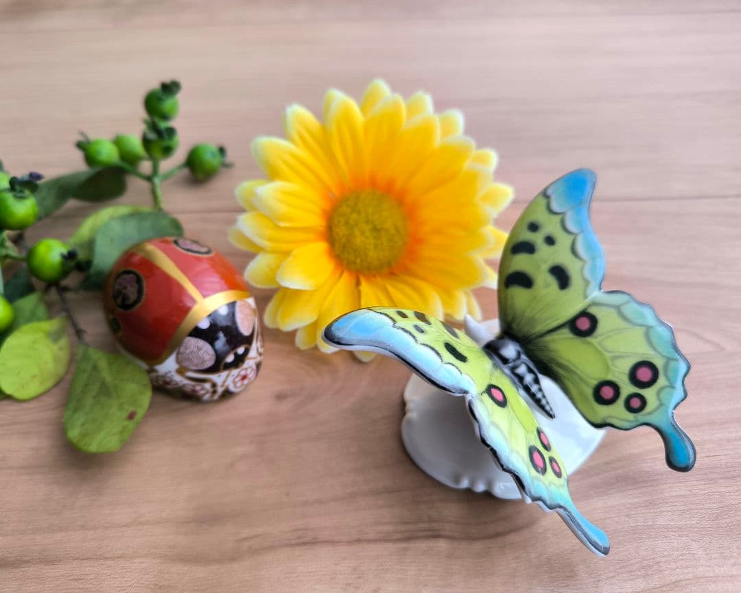 ロイヤルクラウンダービー 置物 フィギュリン てんとう虫 ペーパーウエイト 陶器