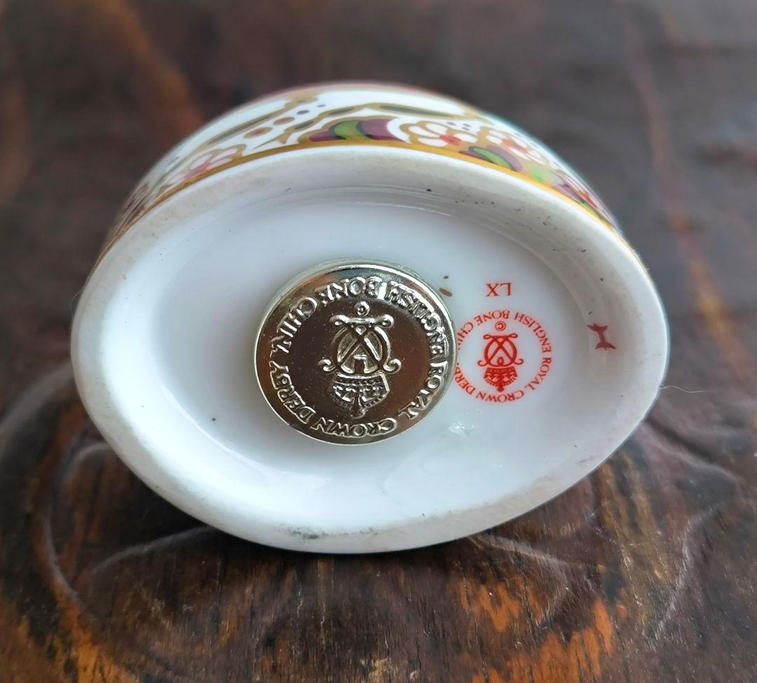 ロイヤルクラウンダービー 置物 フィギュリン てんとう虫 ペーパーウエイト 陶器