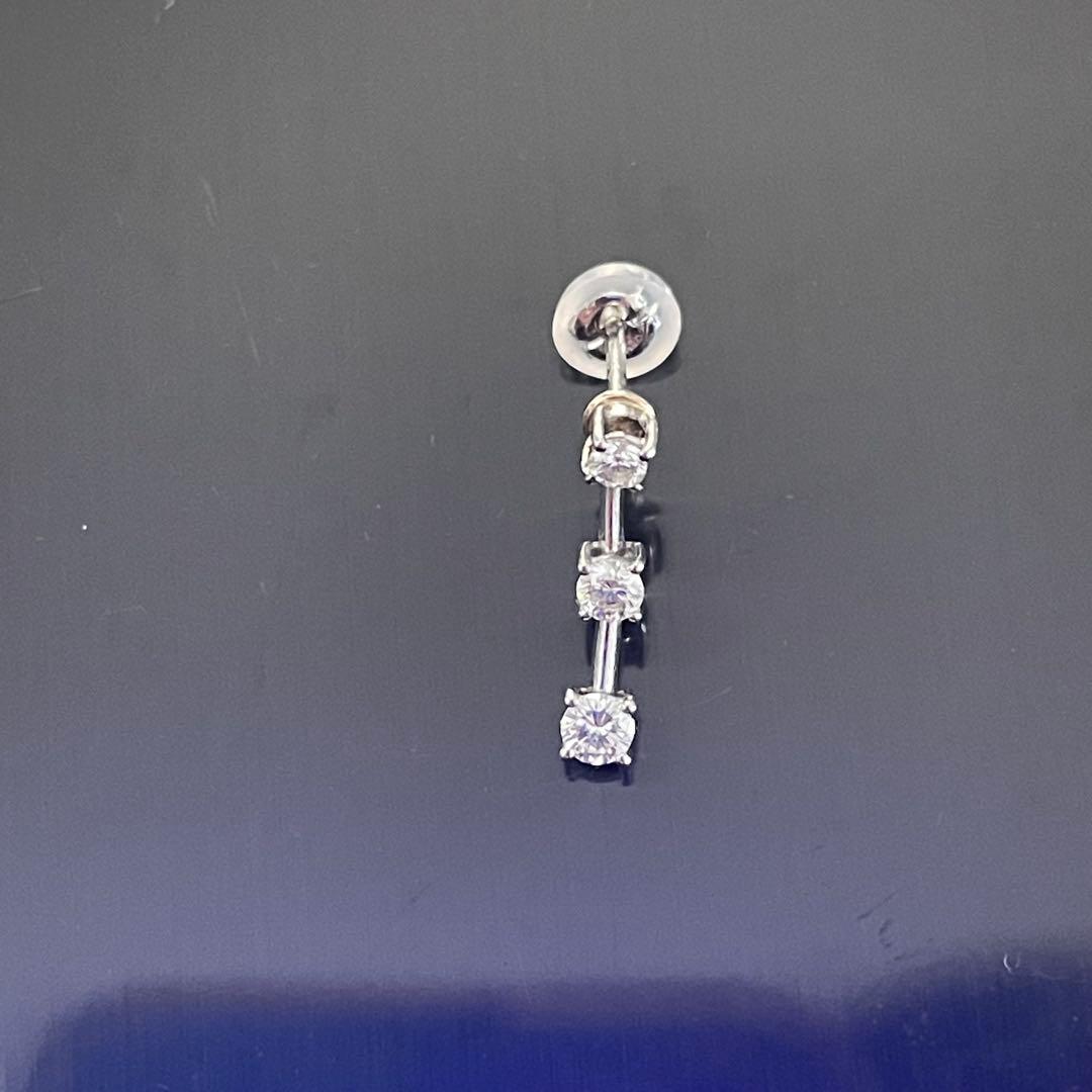 片耳　Ptダイヤモンドピアス トリロジー