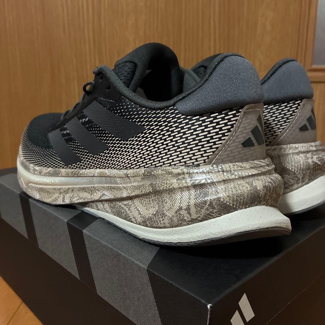 アディダス ランニングシューズ　スーパーノヴァ ライズ　ID8781