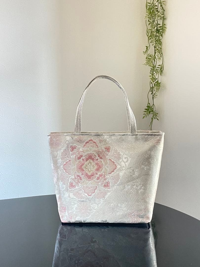 帯リメイクバッグ　九百織佐賀錦　ピンクの鳳凰と華文様　Mサイズ　和装バッグ