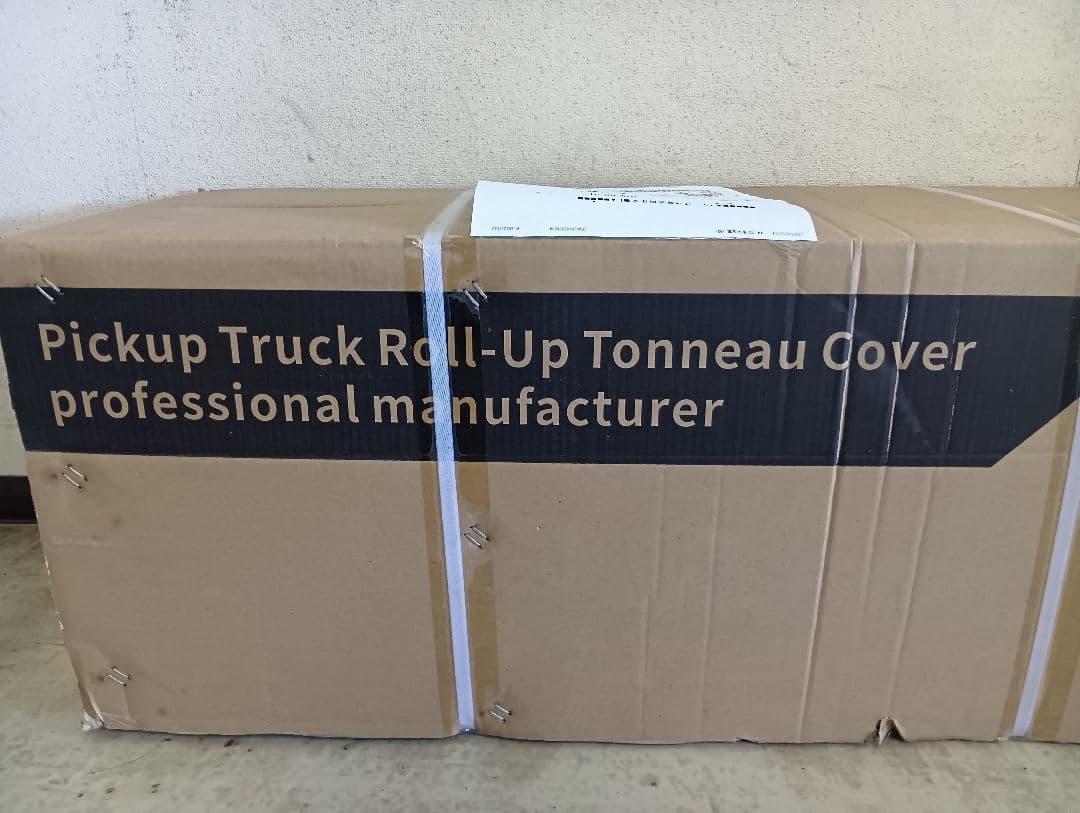 ハイラックス　トノカバー　シャッタータイプ　新品未開封