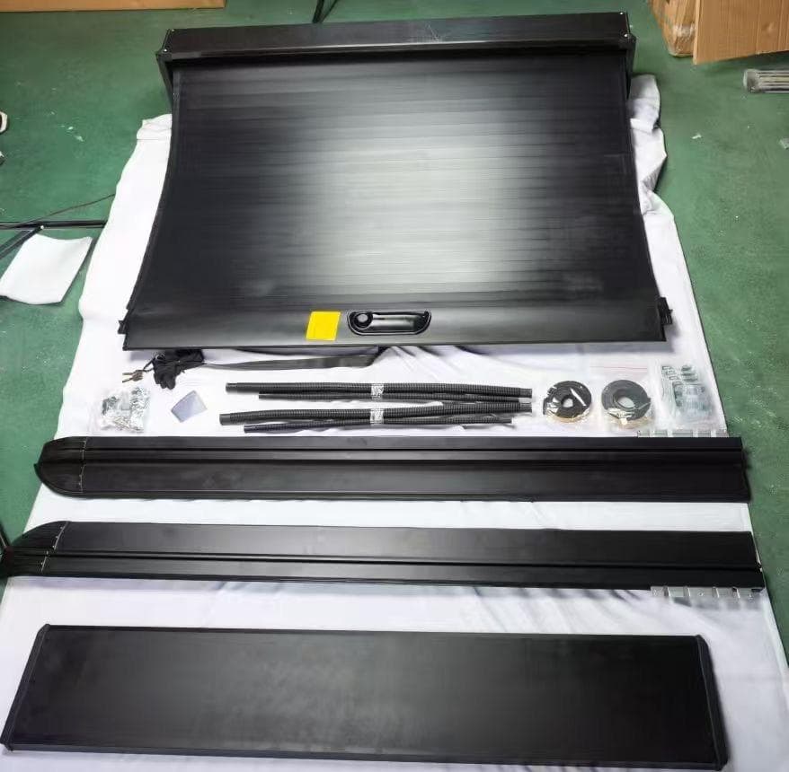 ハイラックス　トノカバー　シャッタータイプ　新品未開封