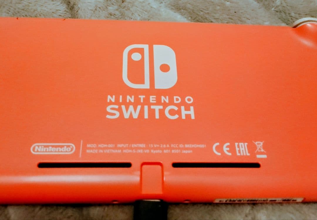 【中古美品】ニンテンドーSwitchLight【コーラルピンク】