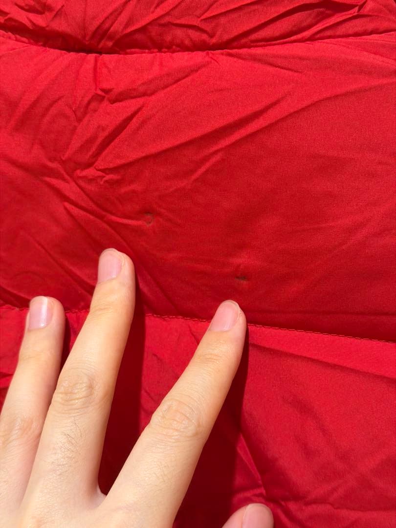 Moncler レッド ダウンベスト