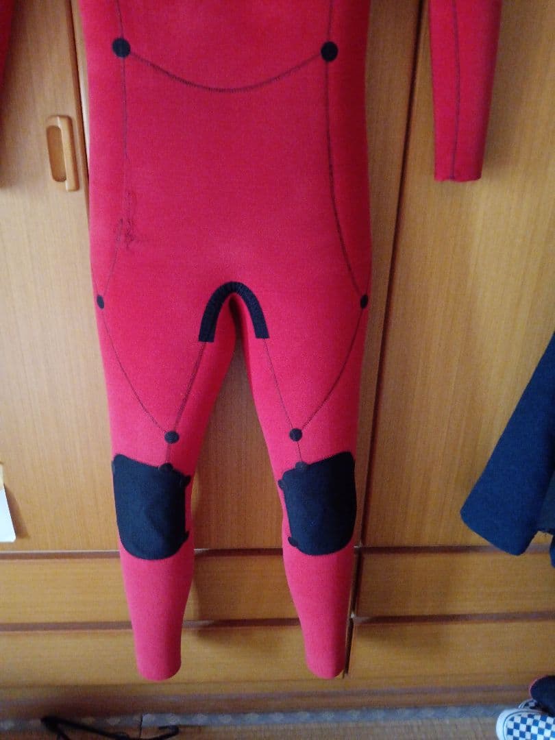 used 5/3ミリ　セミドライ　メンズML　チェストフラップジップ