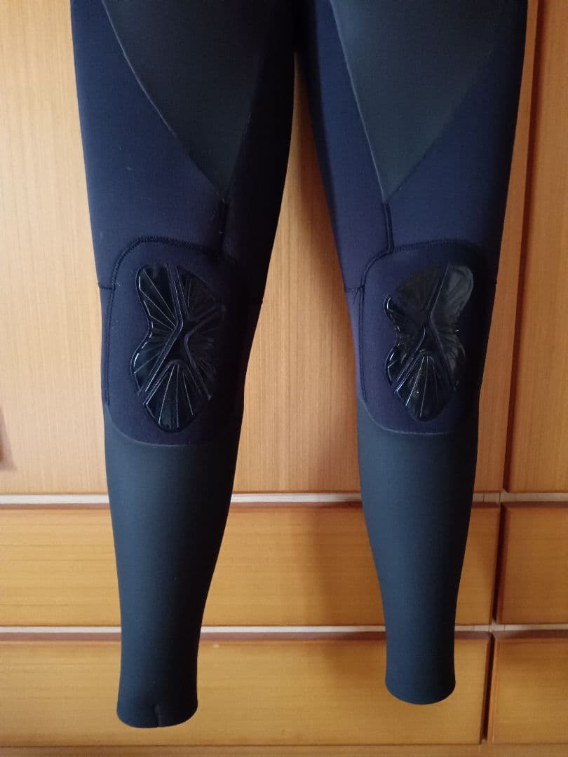 used 5/3ミリ　セミドライ　メンズML　チェストフラップジップ