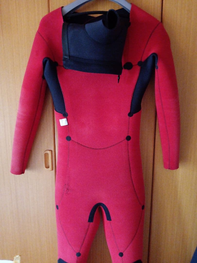 used 5/3ミリ　セミドライ　メンズML　チェストフラップジップ