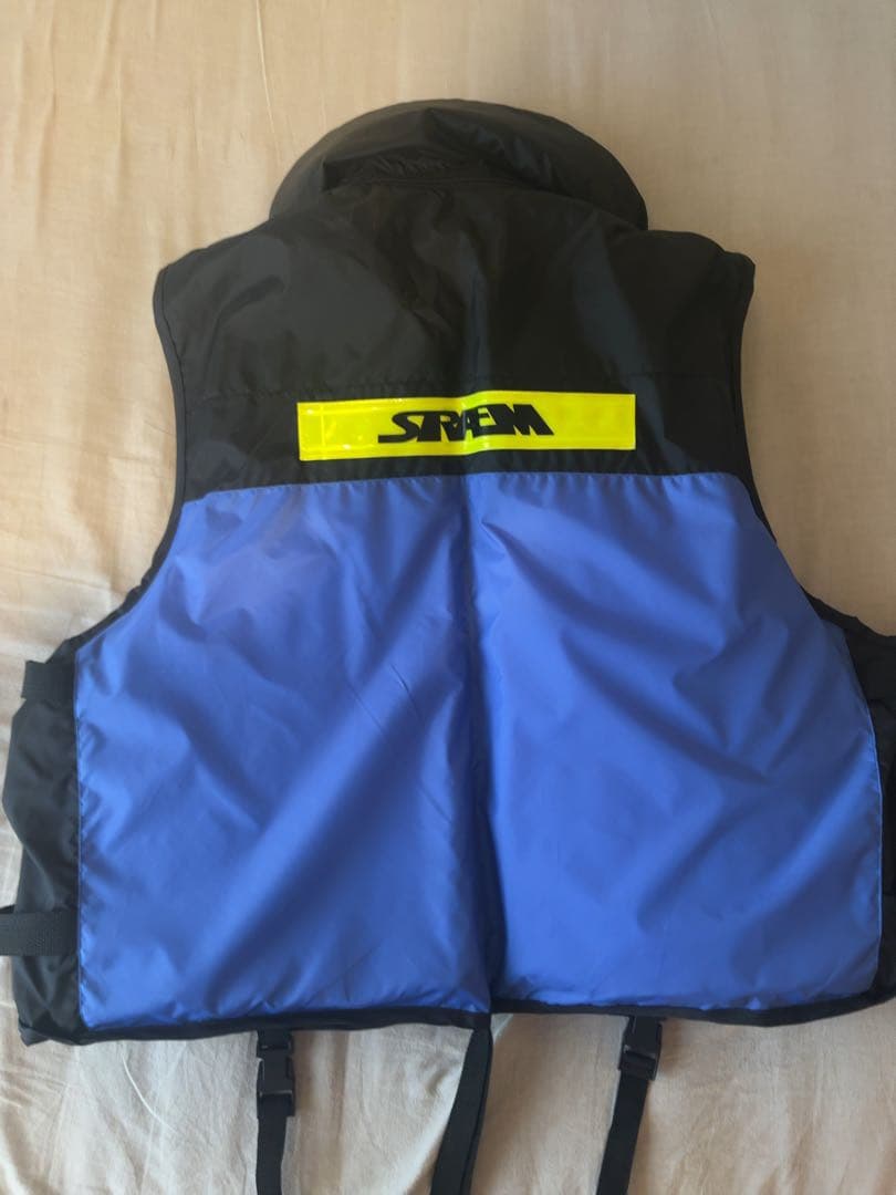 フード付きライフジャケット