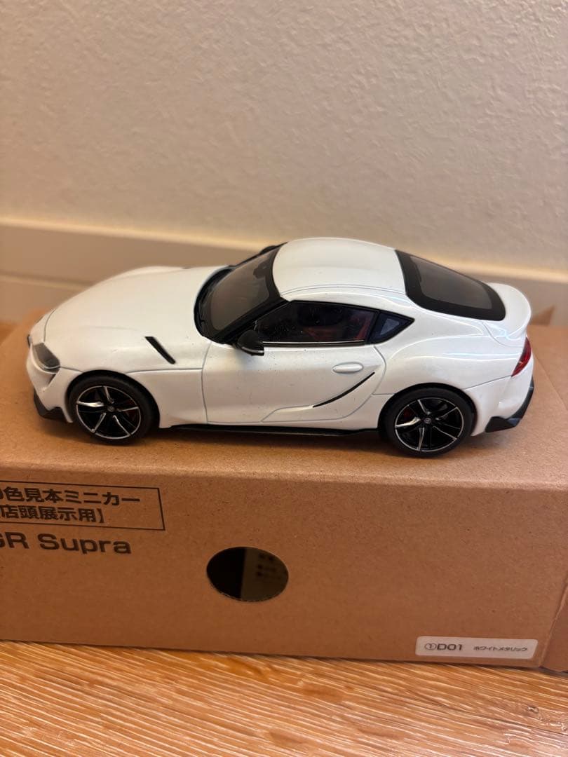 GR Supra ミニカー　新品未使用D01 ホワイトメタリック　1/30色見本