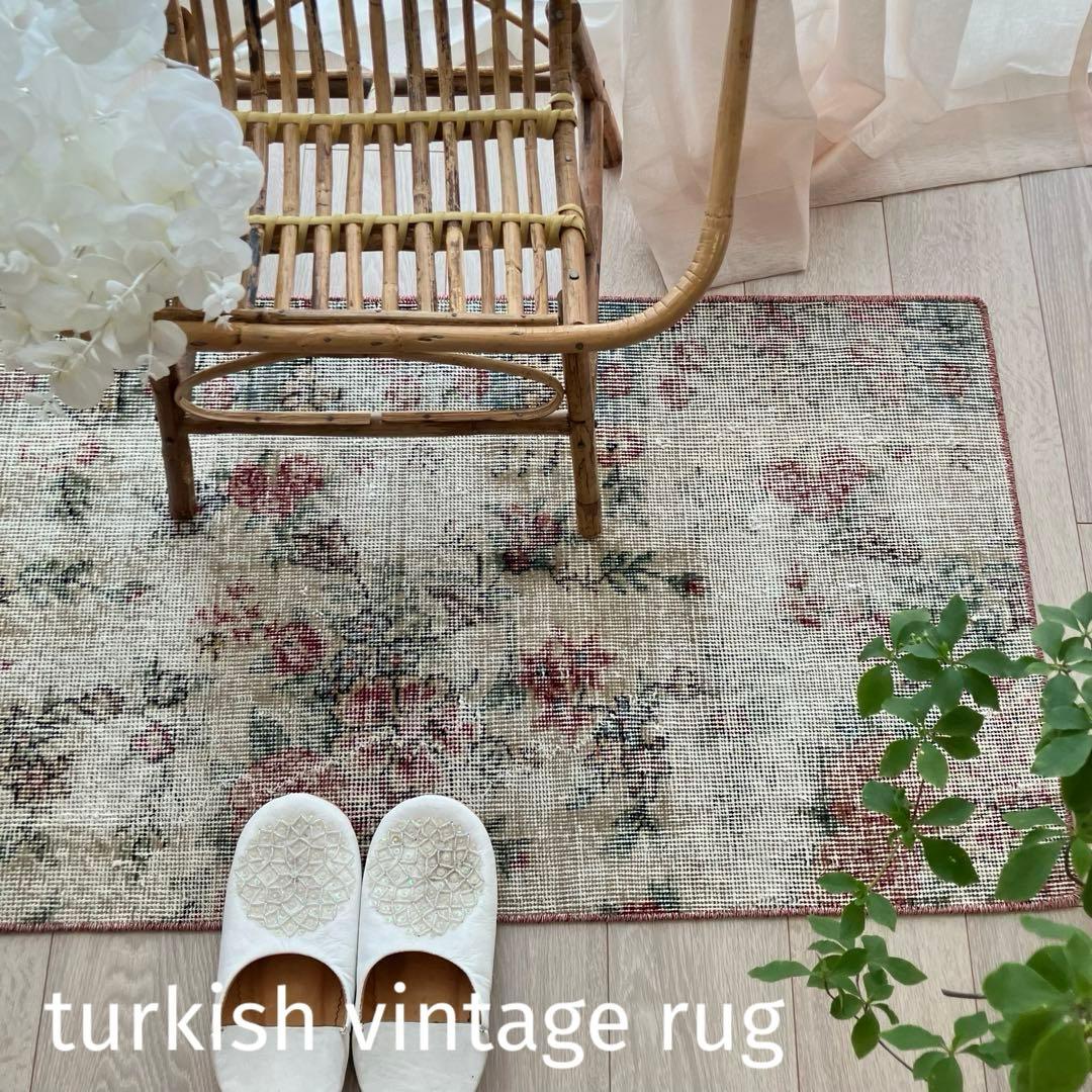 レッドフラワー✳︎57×119 薔薇✳︎ローズ　くすみブルー　トルコヴィンテージラグ