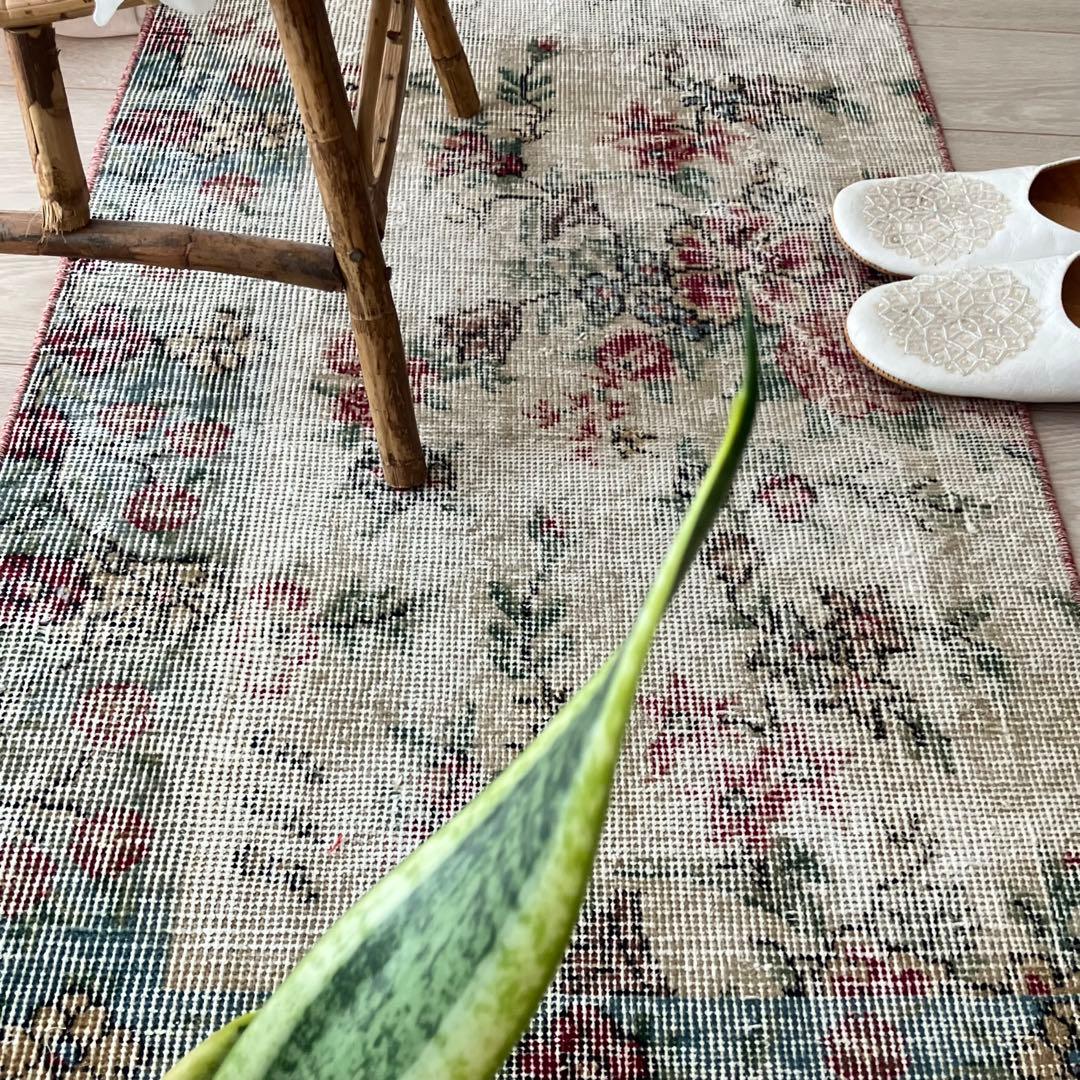 レッドフラワー✳︎57×119 薔薇✳︎ローズ　くすみブルー　トルコヴィンテージラグ