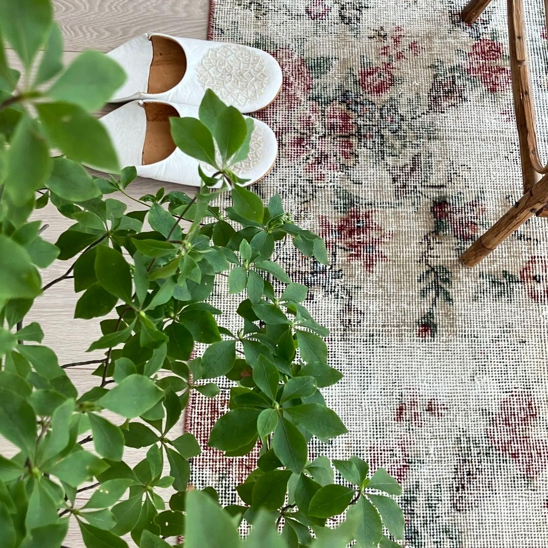 レッドフラワー✳︎57×119 薔薇✳︎ローズ　くすみブルー　トルコヴィンテージラグ