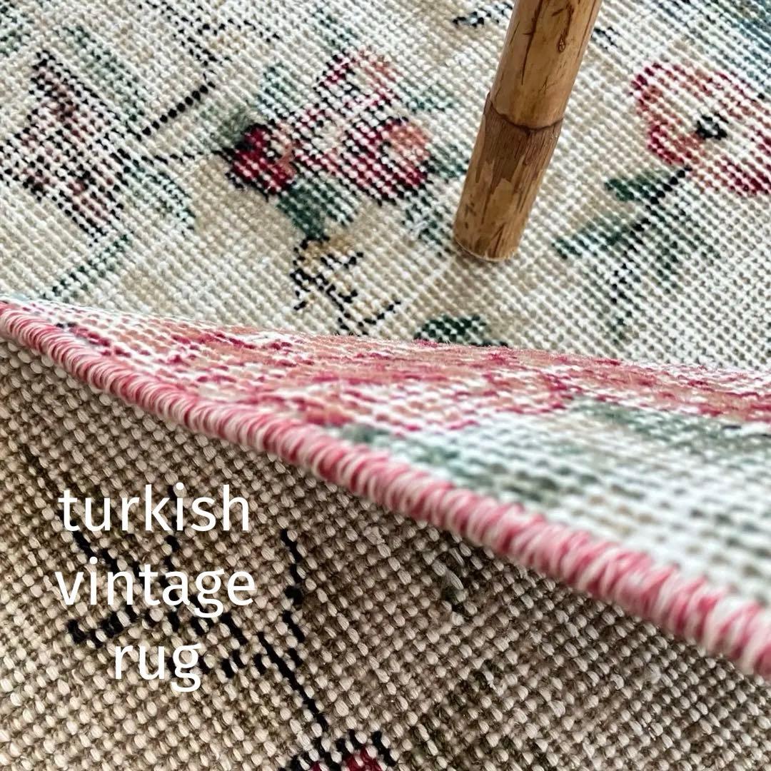 レッドフラワー✳︎57×119 薔薇✳︎ローズ　くすみブルー　トルコヴィンテージラグ