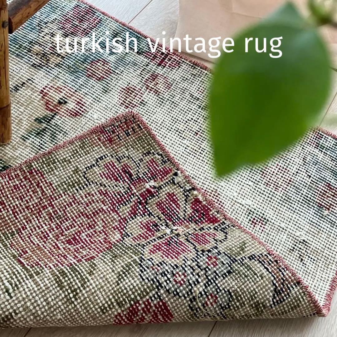 レッドフラワー✳︎57×119 薔薇✳︎ローズ　くすみブルー　トルコヴィンテージラグ