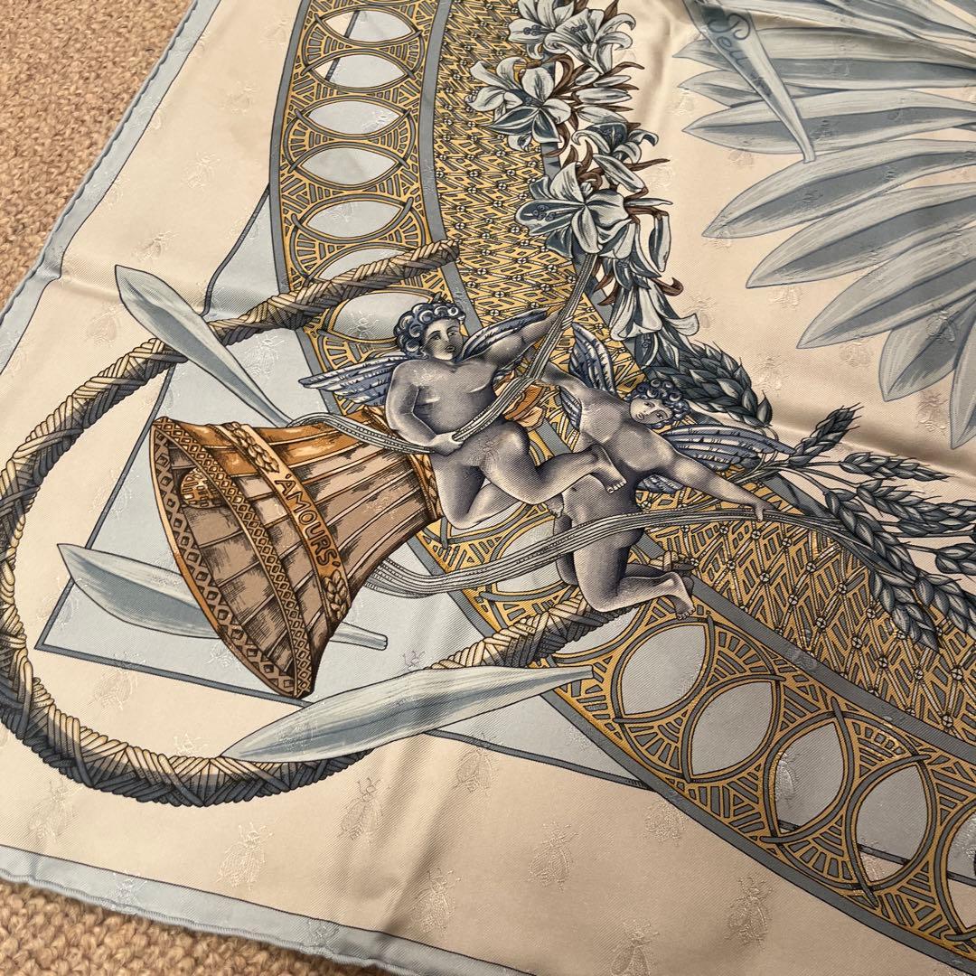 Hermès シルクスカーフ 花と天使のデザイン