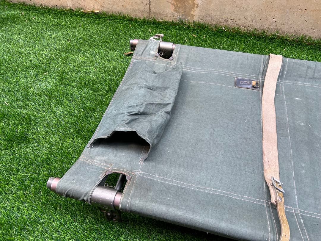 フランス軍？　担架　キャンプ用コット　サバゲー小道具などに　折り畳み簡易ベッド