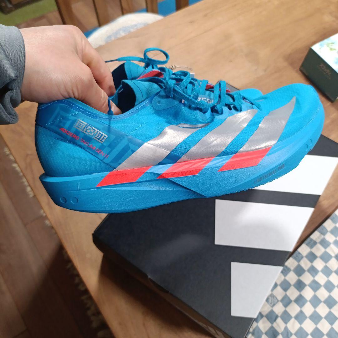 新品未使用アディダス ランニングシューズ 28cm アディゼロタクミセン11 青