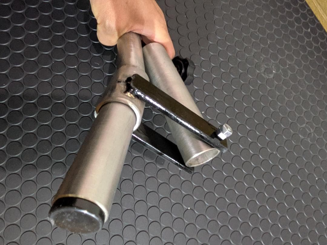 Tバーロウ固定具　ダンベルも挿入できる　上下で固定より安定　ステンレス強靭衛生的