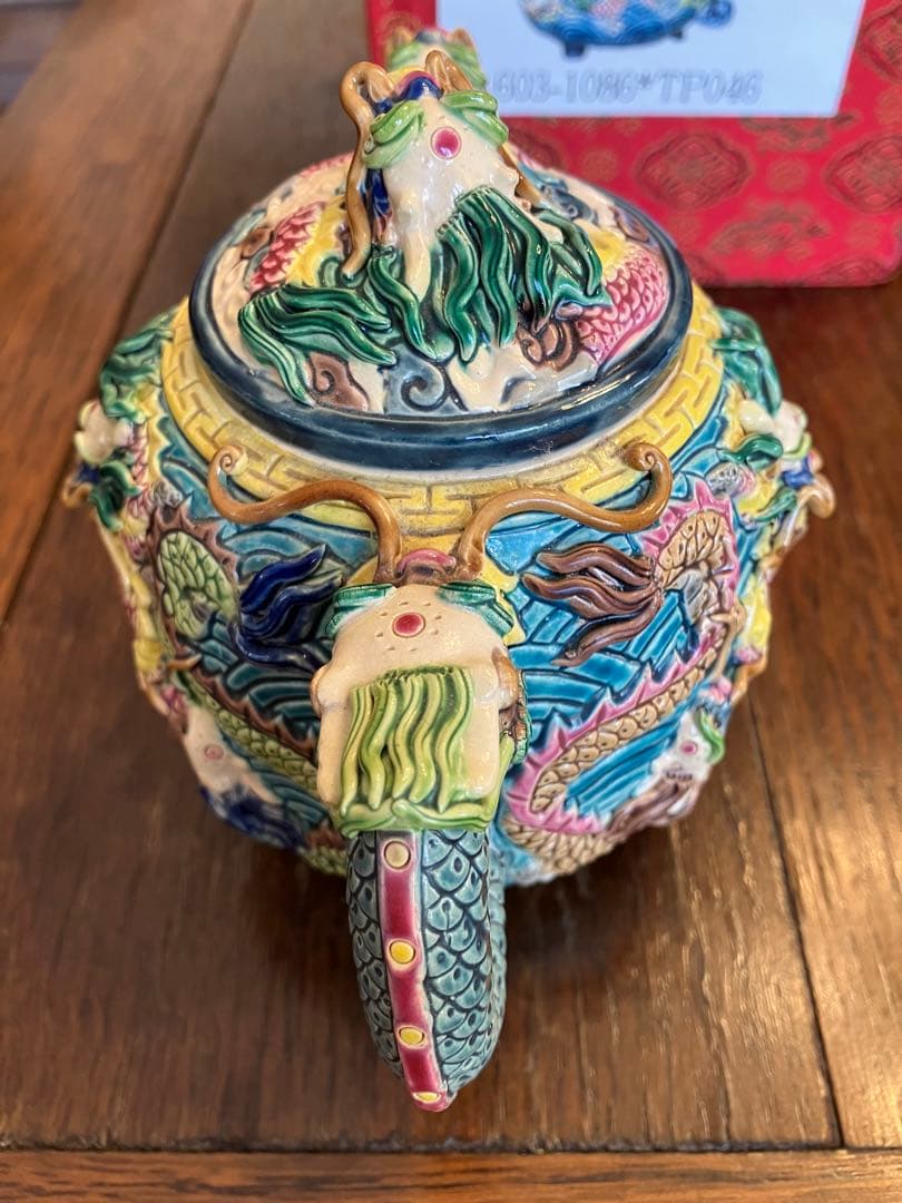 縁起物　辰　ドラゴン　台湾工芸品　乾唐軒交趾焼き　龍　林智信作