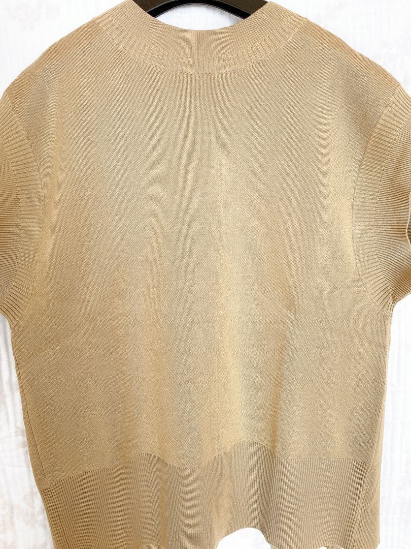 カレンソロジー　リボンバック　プルオーバー　ベージュ色