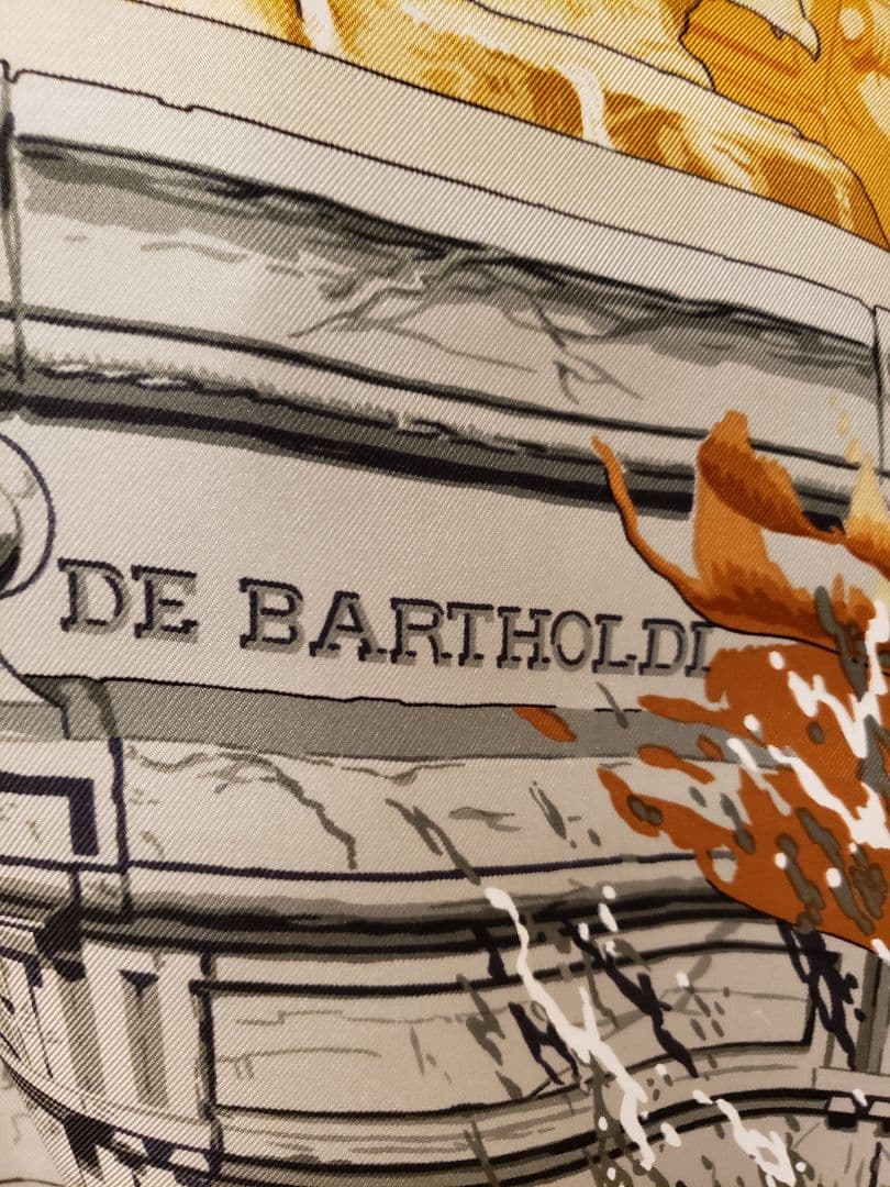 【極美品】HERMES　カレ90 ～バルトルディの泉～ グレイッシュブルー