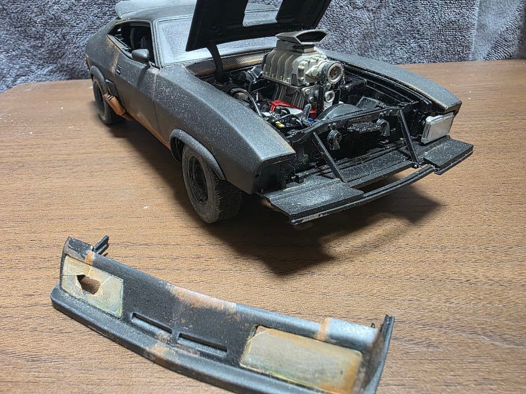 AUTOart製 1/18 マッドマックス インターセプター 怒りのデスロード