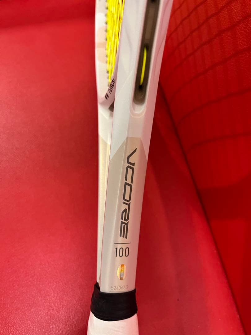 YONEX テニスラケットVコア100