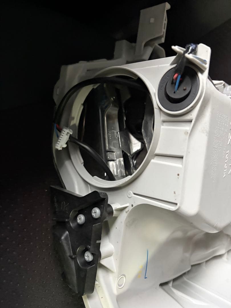 O*T様 ヘッドライト　RH 処分予定