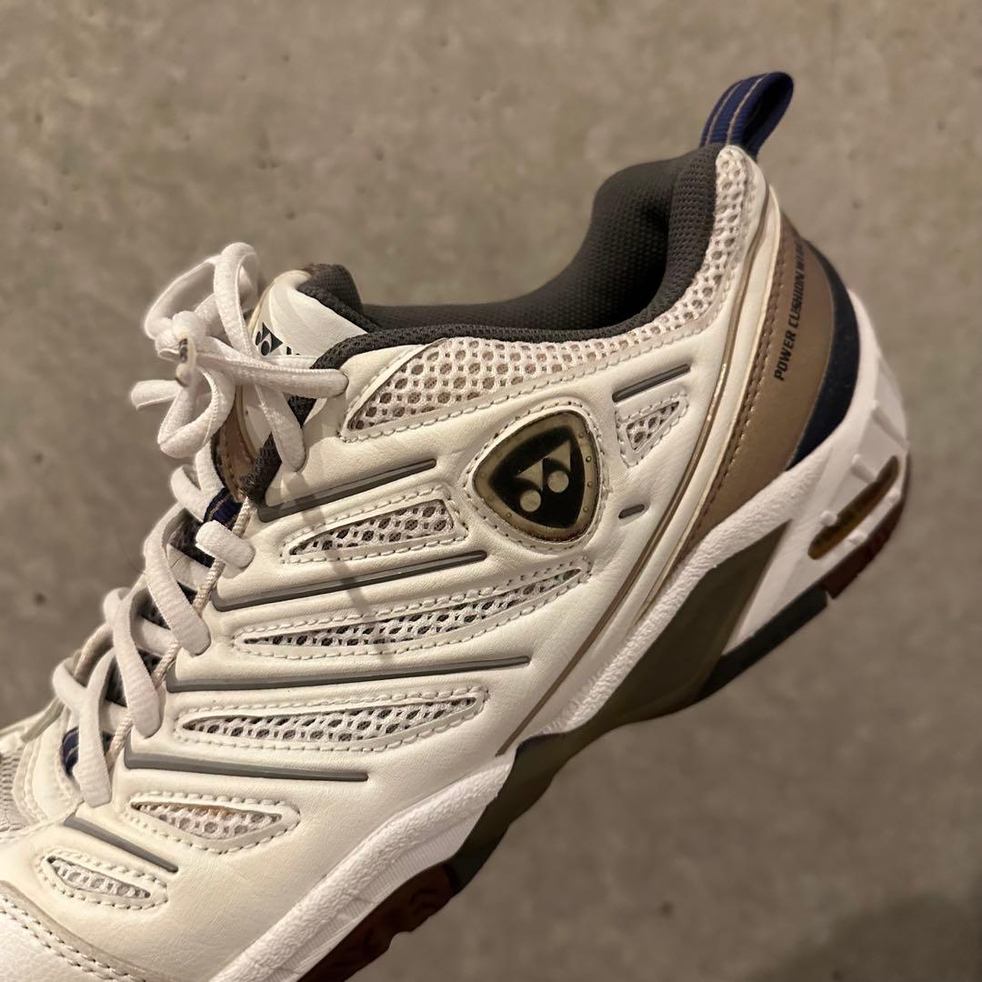 【極美品】ヨネックス パワークッションワイド79 バドミントンシューズ 27.5