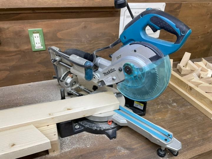 お庭に、テラスに♪組み立て不用！完成品『ガーデンテーブル』2人掛けサイズ