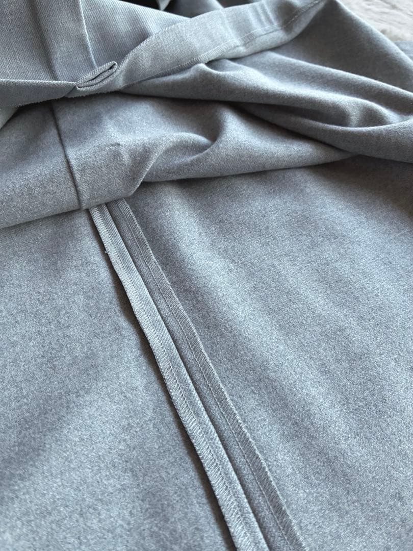 アンタイトル 新品同様上品グレー 春ロングワンピースゆったり体型カバー 日本製