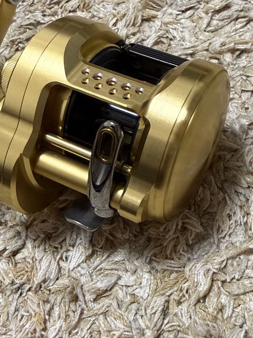 美品　23 カルカッタコンクエストMD 300XGLH 右巻き シマノ