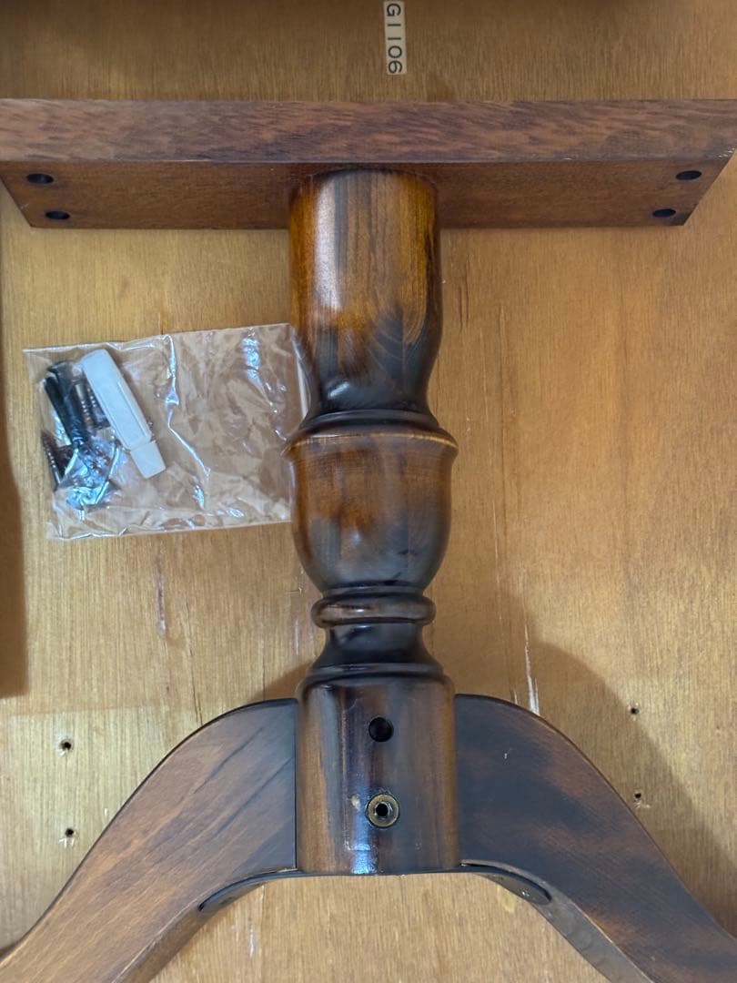 希少　美品【カリモク】コロニアル テーブル　リビングテーブル　天板ガラス付き