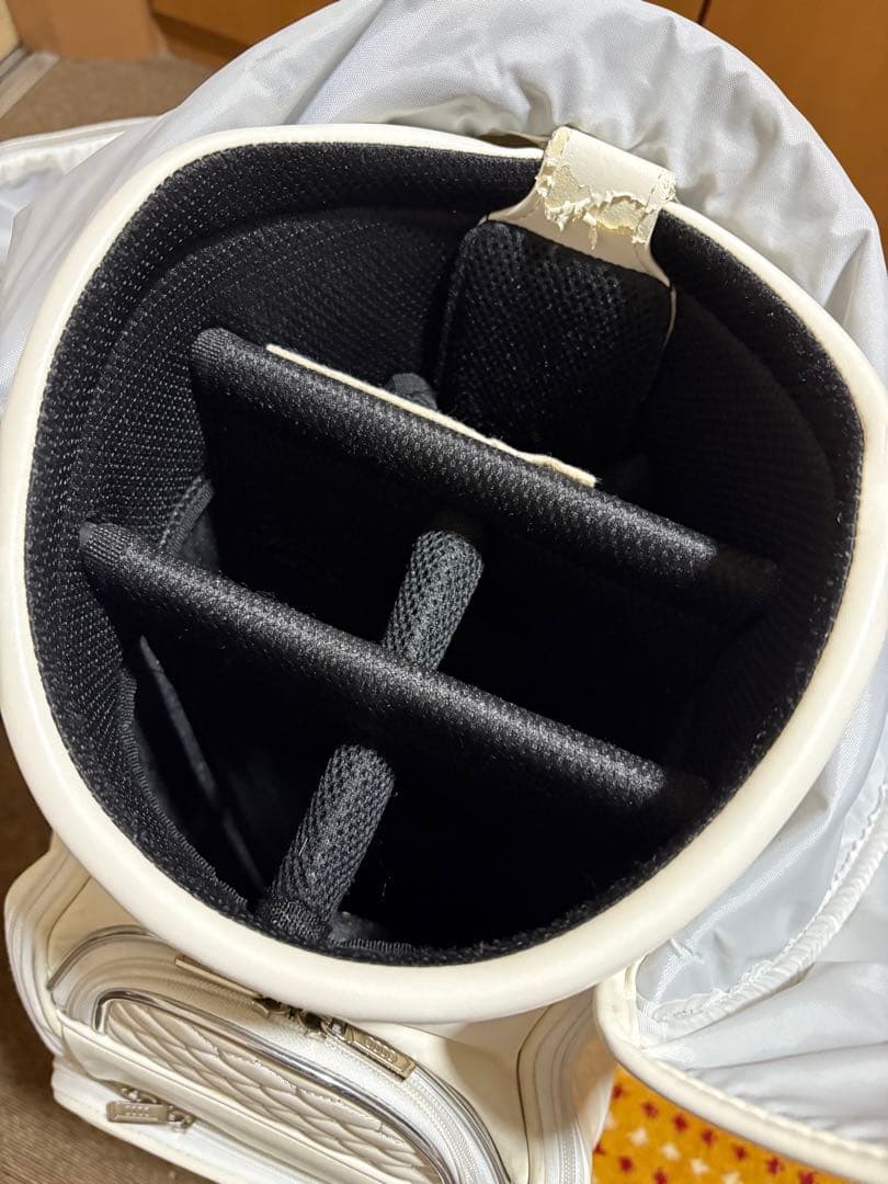 レア　Audi ゴルフバッグ・キャディバッグ ホワイト