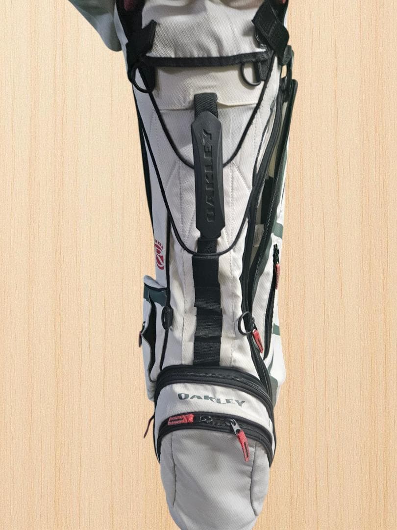 送料無料/美品Oakley スタンド式ゴルフバッグ・キャディバッグWHITE