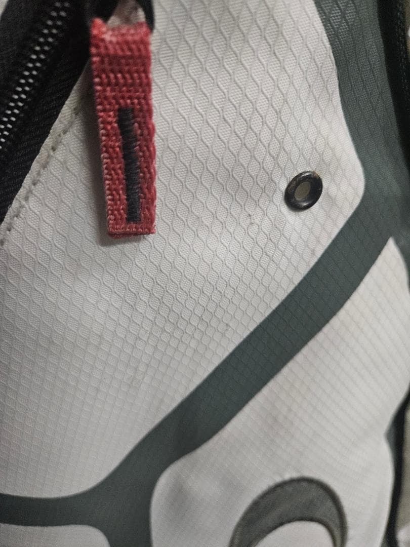 送料無料/美品Oakley スタンド式ゴルフバッグ・キャディバッグWHITE