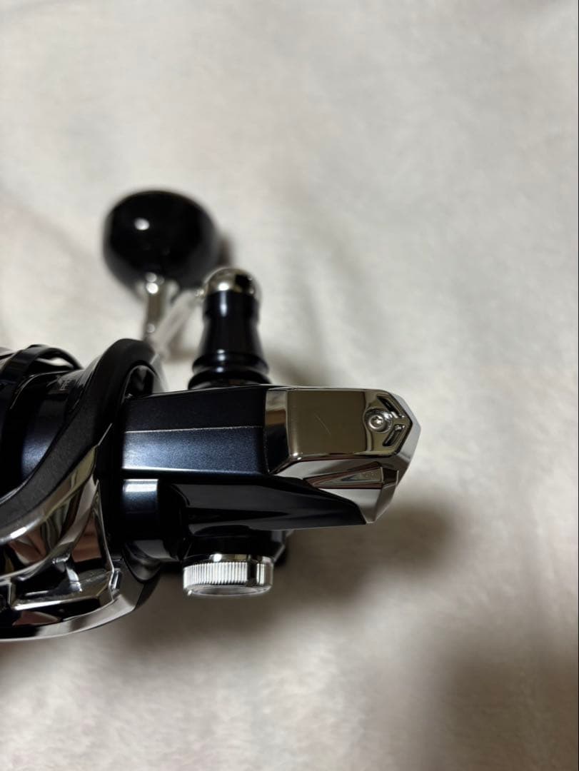 モモの助　21ツインパワー SW6000HG スピニングリール