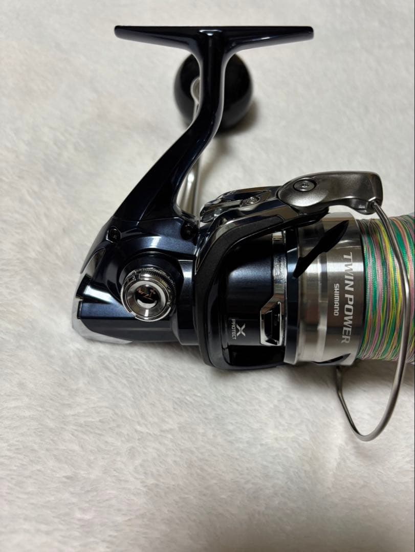 モモの助　21ツインパワー SW6000HG スピニングリール