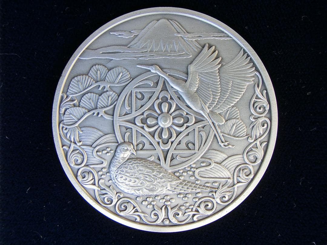 新日本銀行券発行記念メダル　純銀製　美品　①