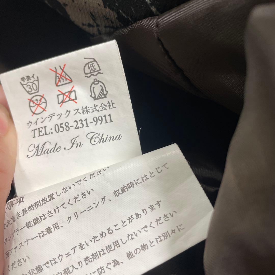 一回使用　デサント　スノーボードウェア（女性用）黒白ストライプ